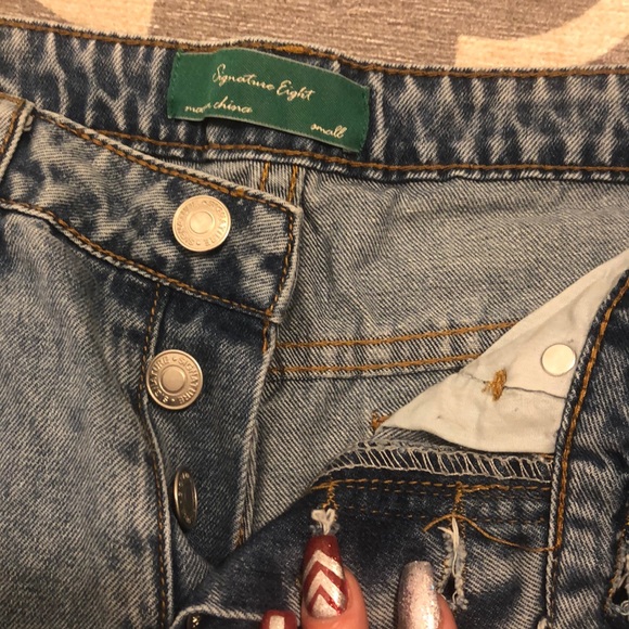 Signature Eight Small destroyed shorts - Picture 3 of 3